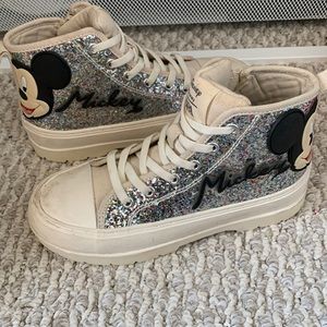 Worn 3 times. Size 31 girls Zara